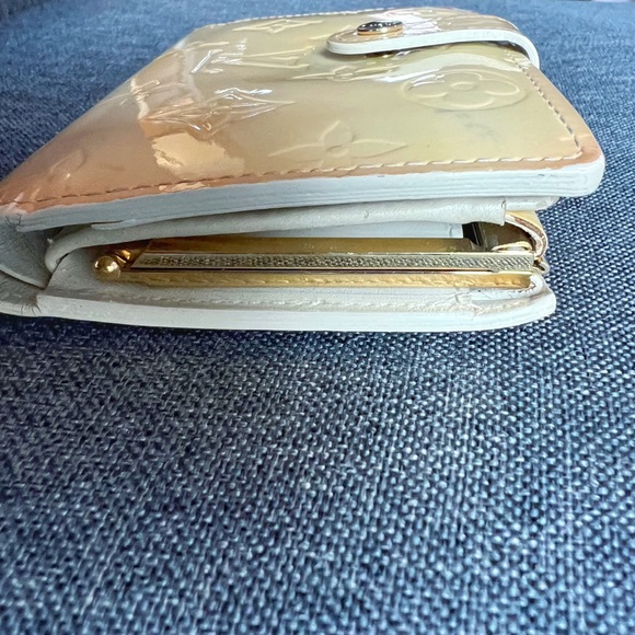 Louis Vuitton Vernis Kisslock Wallet - Picture 6 of 9
